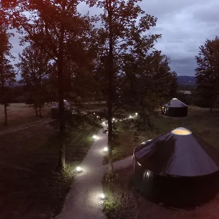 Glamping Yourtes Royales Saint-Priest-Bramefant